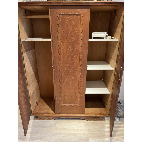 Antieke kledingkast afbeelding 2