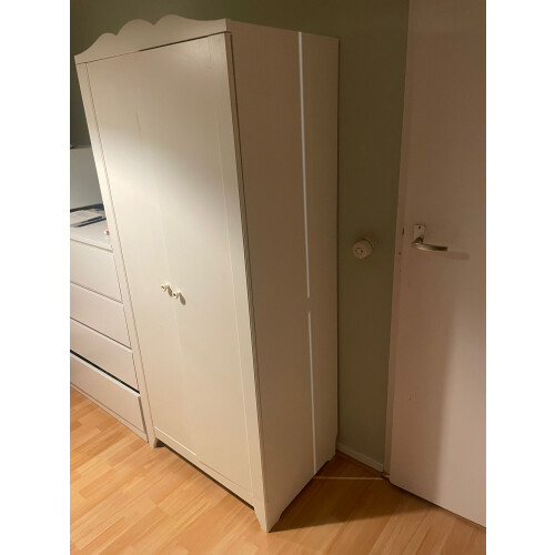 Kinderkamer kledingkast afbeelding 2