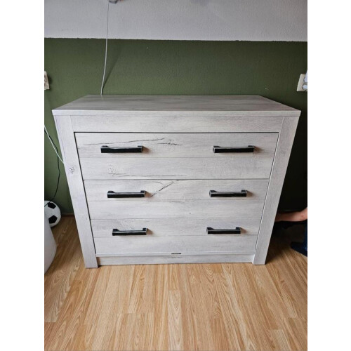 Ledikant & commode afbeelding
