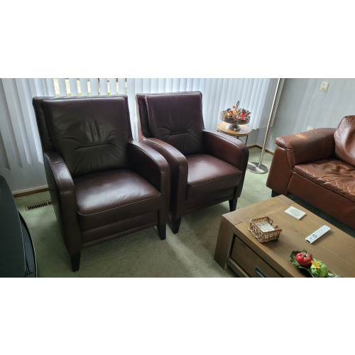 2 bruine fauteuils afbeelding
