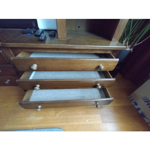 Houten ladekasten en kast combinatie afbeelding 3