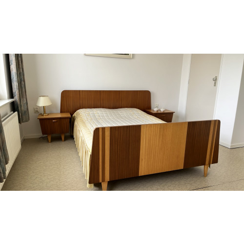 Slaapkameropstelling bed met 2 nachtkastjes afbeelding