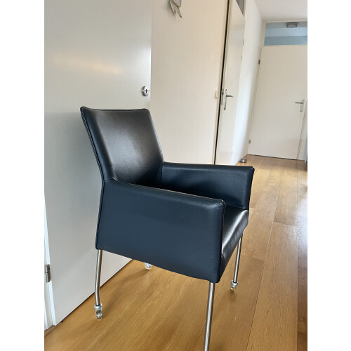 4x leren eetkamerstoelen met wieltjes afbeelding 3