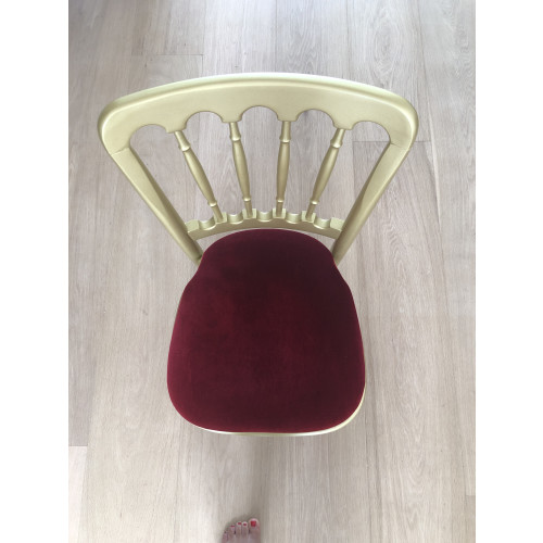Gouden stoelen met rode zitting afbeelding 3