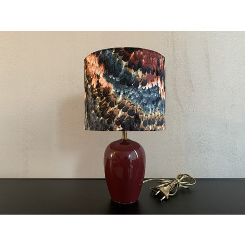 Vintage bordeaux rode tafellamp met nieuwe kap afbeelding