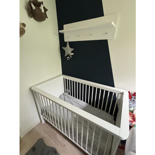 Baby kamer meubels bedje, commode en accessoires afbeelding